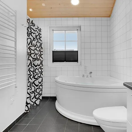 3 Bedroom Stunning In *